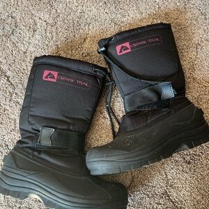 Ozark Trail Black Winter Boots with red Logo Accents